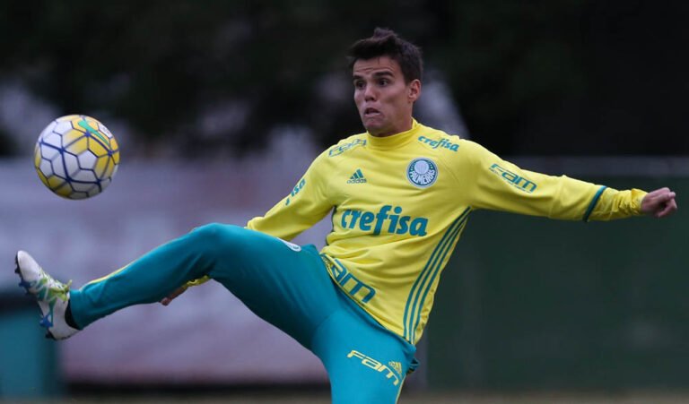 Cuca chama Rodrigo e Palmeiras viaja com 24 atletas para Belo Horizonte