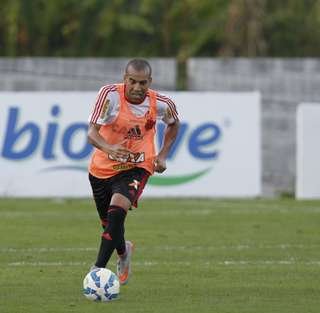 Sheik se recupera, treina, e fica a disposição de Zé para enfrentar o São Paulo 