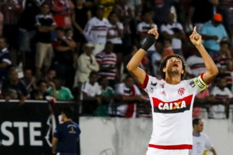 Arão marca mais uma vez, Flamengo bate Santa Cruz no Arruda e volta ao G-4