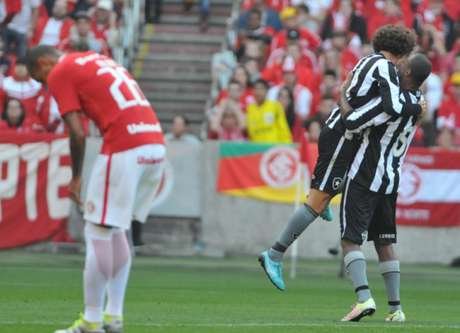 Botafogo vence o Inter no Beira Rio