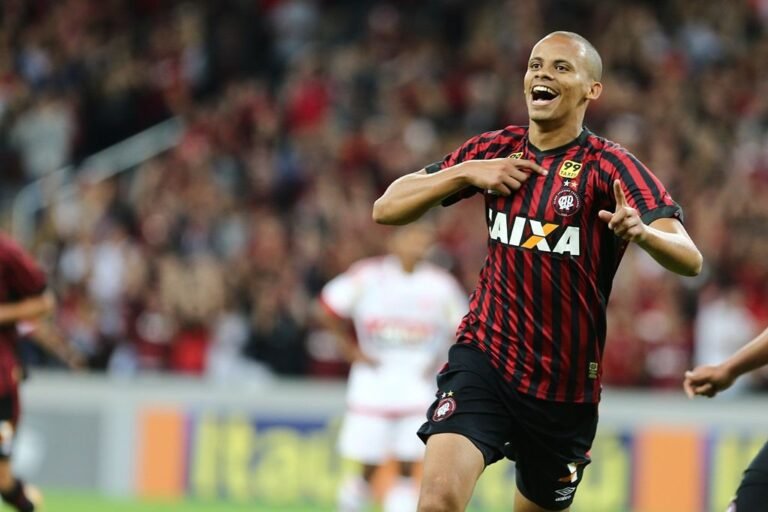 Zagueiro Cleberson ficará um mês longe dos gramados