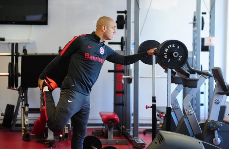 Finalmente oficializado! Ariel Nahuelpán é o novo centroavante do Internacional.
