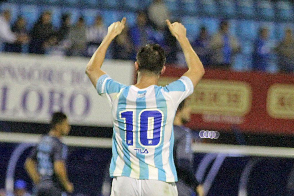 Diego Jardel marca e Avaí fica mais próximo do G4