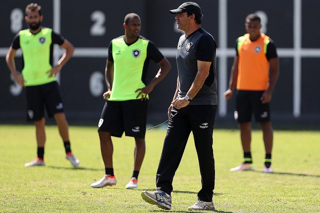 Sem chuteiras vermelhas no Botafogo