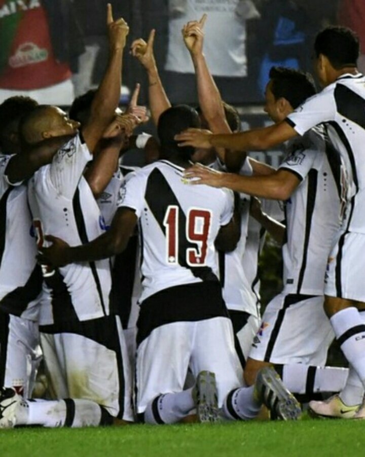 Pela tua imensa torcida bem feliz, jogai por nós!
