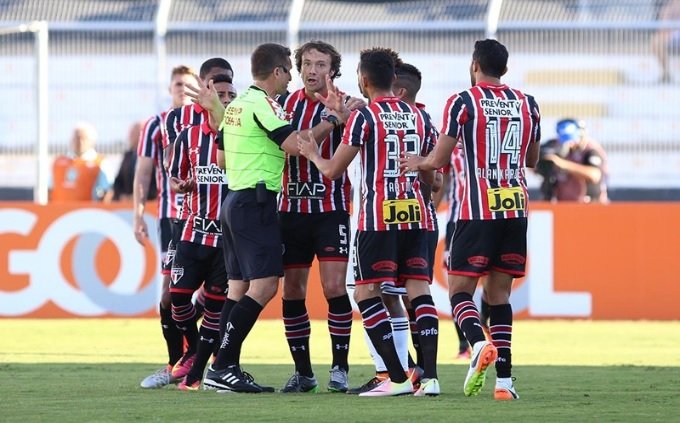 Com polêmica, São Paulo perde para a Ponte Preta em Campinas!