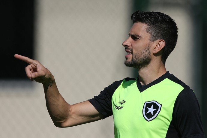 Buscando recuperação, Botafogo enfrenta o Santa Cruz