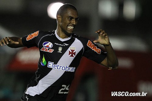 Zagueiro Douglas está perto do tricolor