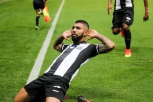 gabigol-comemora-gol-do-santos-sobre-o-palmeiras-1468442860495_1920x1279