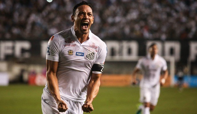 Classificação garantida, com 3 gols do Pastor
