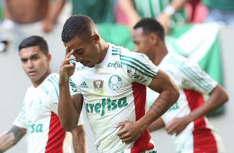 O melhor ataque contra a melhor defesa, Palmeiras com novidades tenta se manter na liderança