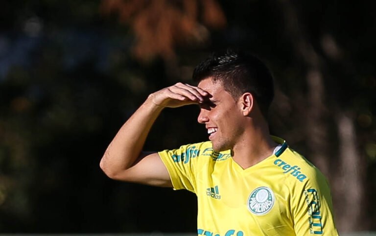 Após Luan, Atlético-PR conversa com o Palmeiras sobre o volante Rodrigo