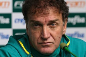 O técnico Cuca, da SE Palmeiras, concede entrevista coletiva após treinamento, na Academia de Futebol.