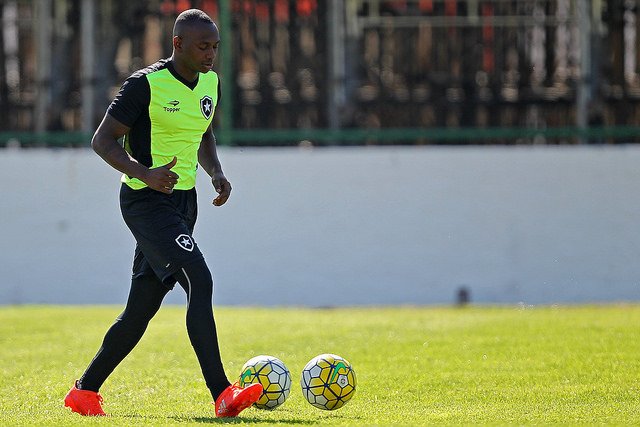 Para continuar boa fase, Botafogo tem Atlético-PR pela frente