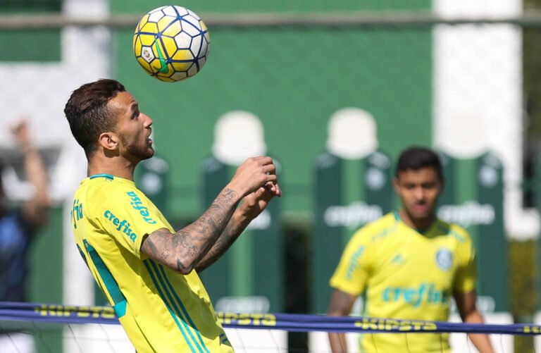 Sem Leandro Pereira, Palmeiras viaja com 23 atletas para Curitiba