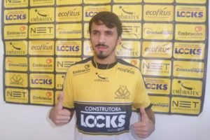Caique Valdívia é apresentado ao Criciúma.