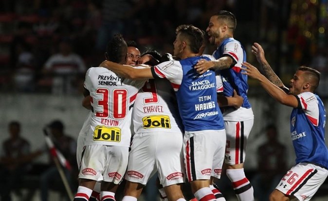 São Paulo bate Santa Cruz e respira na tabela!