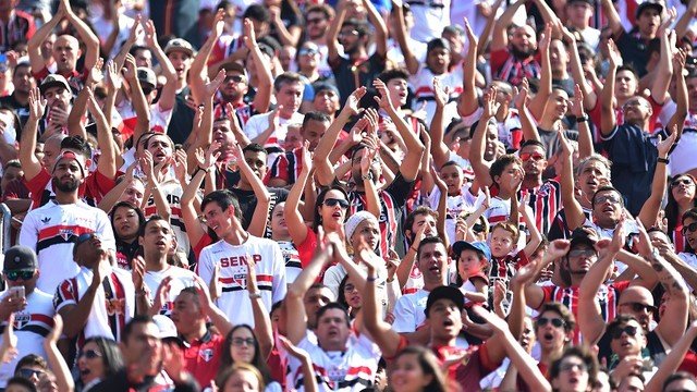 Com recorde de público, São Paulo empata com Chapecoense no Morumbi