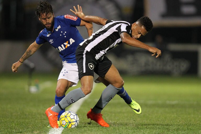 Botafogo perde de goleada para Cruzeiro e dificulta vaga na Copa do Brasil
