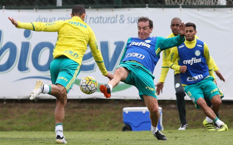 Cuca poupa 12 e relaciona 19 para enfrentar o Botafogo-PB