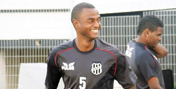 TROCA:  Bahia anuncia empréstimo de Zé Roberto a Ponte Preta. Renê Júnior reforça o tricolor.