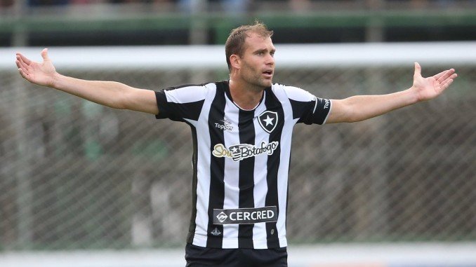 Contra o Santos, Botafogo perde Carli