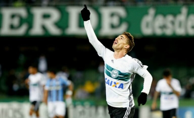 CORITIBA ATROPELA O GRÊMIO