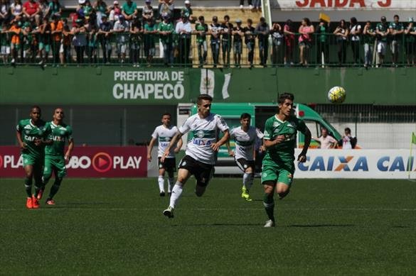 (pós jogo) Atacante do Coxa sofre fratura no jogo e Coxa perde para Chape…