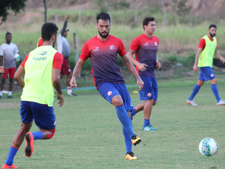 Elenco alvirrubro conta com apoio da torcida