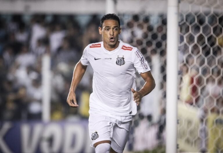 Fora de casa, Santos vai em busca da sua volta ao G-4.