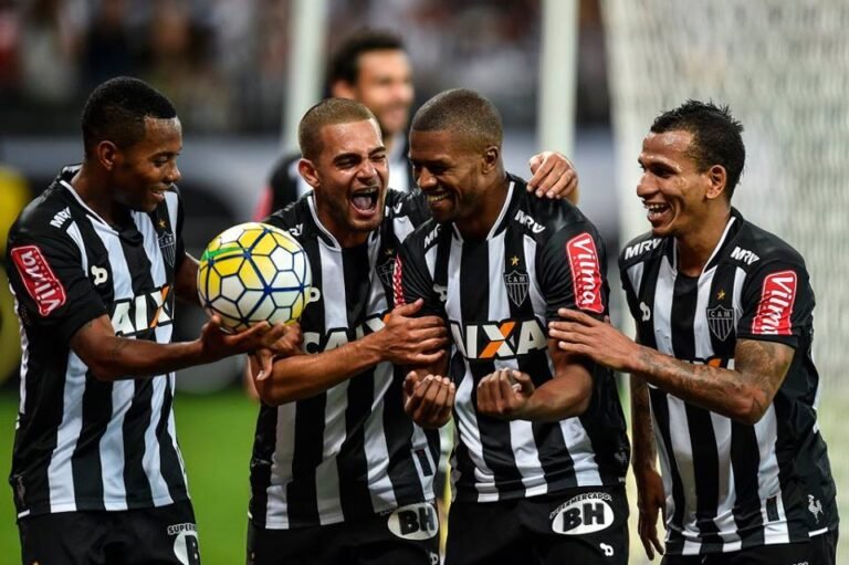 Galo vence e segue vivo na luta pelo título