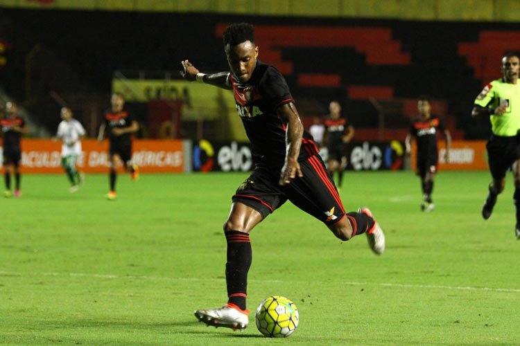 Rodney Wallace desfalca o Sport mais uma vez