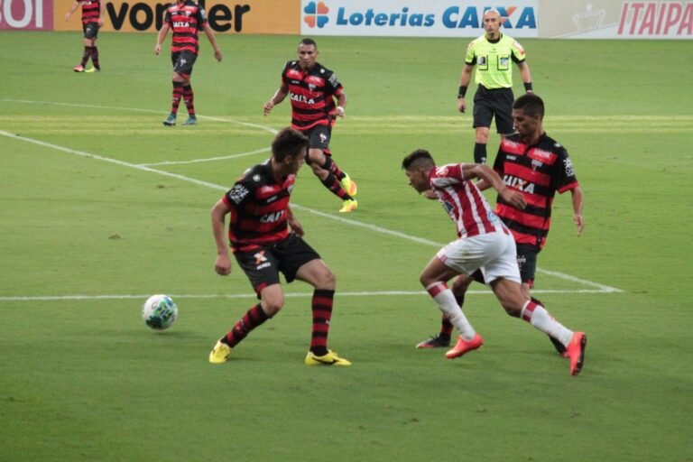 Com falhas, Dragão é derrotado pelo Timbu em Pernambuco, mas segue líder do Brasileirão da Série B
