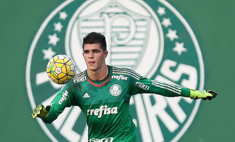 Por que Cuca deve apostar no jovem goleiro Vinicius?