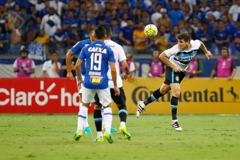 Um é pouco, 2 é bom, e o Grêmio abre vantagem sobre o Cruzeiro na Semifinal da Copa do Brasil