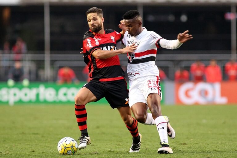 Em jogo morno, Flamengo fica no empate contra o São Paulo.