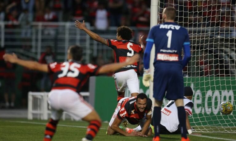 Em jogo fácil, Flamengo vence e continua na cola do líder