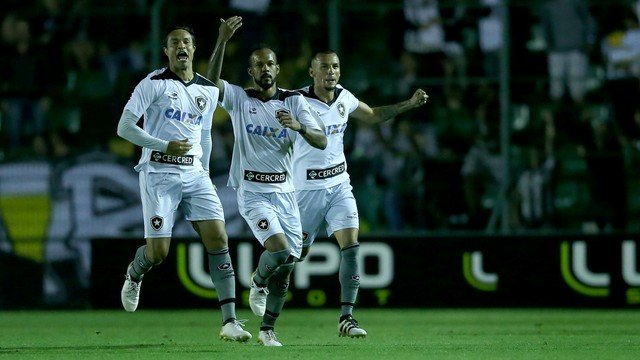 Botafogo vence Figueirense e se encontra a um ponto do G-6