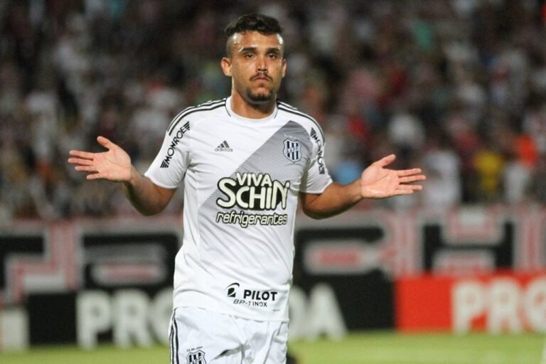 Pottker é a bola da vez no Santos