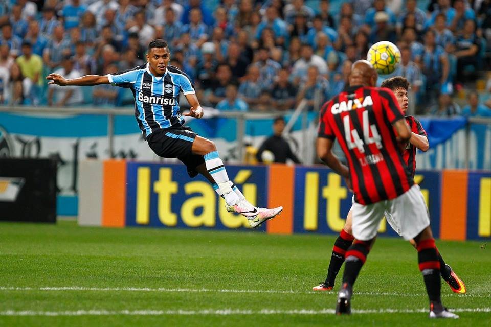 Com boa atuação, Grêmio ganha e encosta no G6.