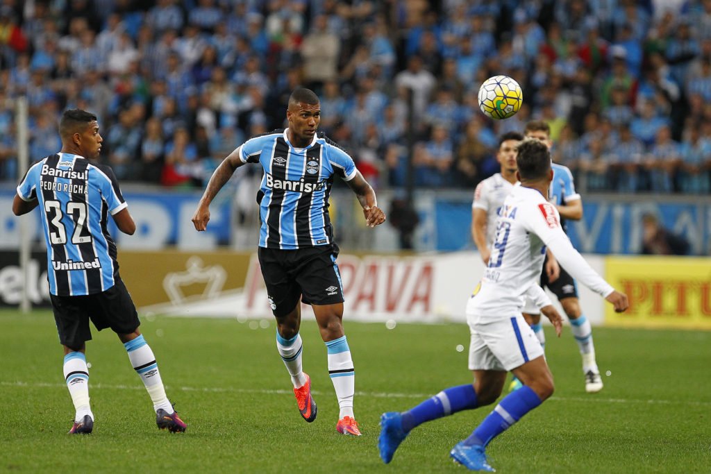 RS - FUTEBOL/COPADO BRASIL 2016/GREMIO X CRUZEIRO - ESPORTES - Torcida do Gremio antes da partida entre Gremio e Cruzeiro disputada na noite desta quarta-feira, na Arena, valida pela oitavas de final da Copa do Brasil 2016. FOTO: LUCAS UEBEL/GREMIO FBPA