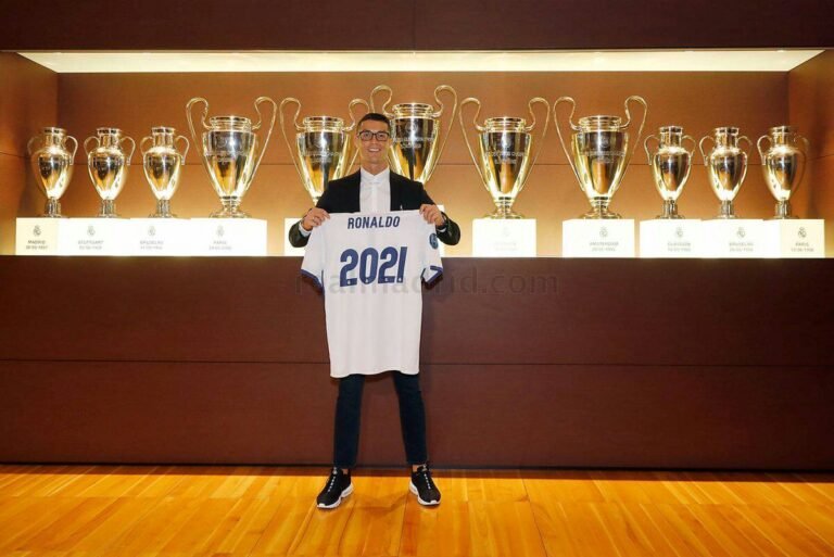 Cristiano Ronaldo renova até 2021