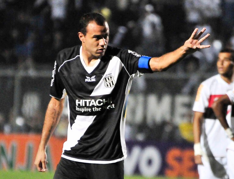 Roger acerta com o Botafogo e é o primeiro reforço de 2017