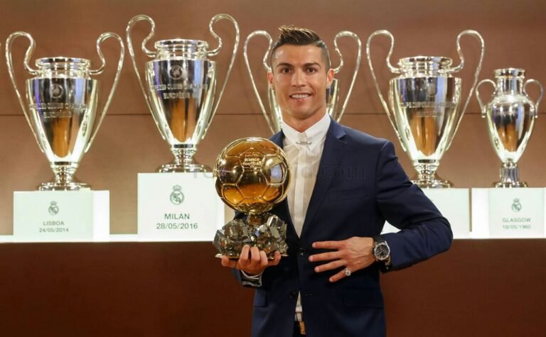 Cristiano Ronaldo é eleito melhor jogador do mundo pela revista France Football