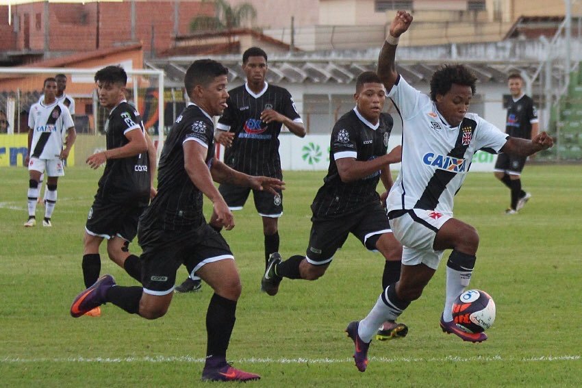 Vasco vence a primeira na Copinha e vai definir classificação na última rodada