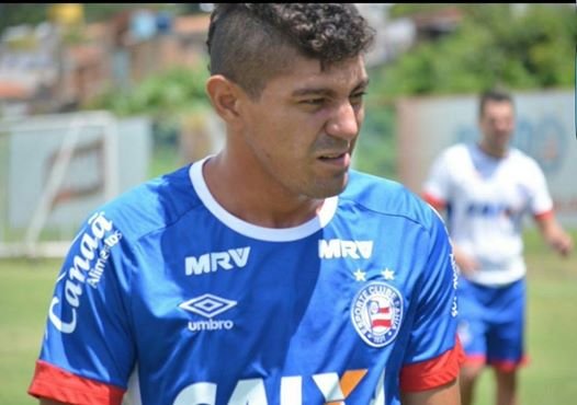 Bahia oficializa contratação do volante Edson