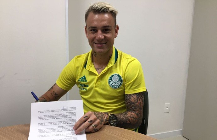 Róger Guedes atualiza contrato com Palmeiras