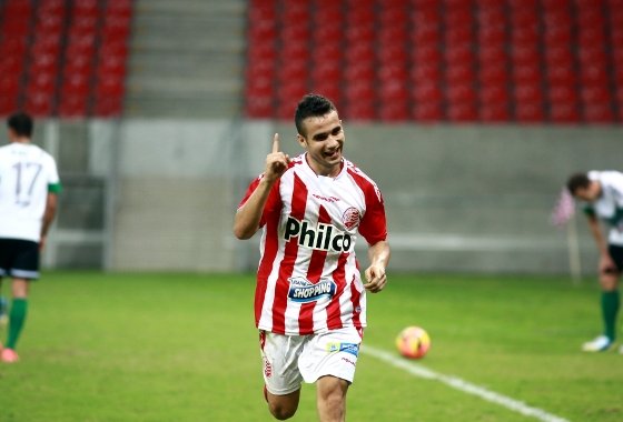 Bahia encaminha contratação do atacante Maikon Leite
