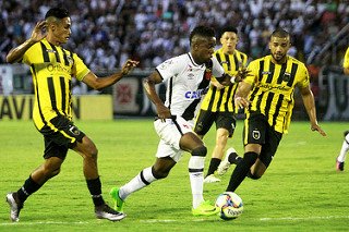 Análise: Vasco domina, mas peca na finalização e perde para o Volta Redonda.