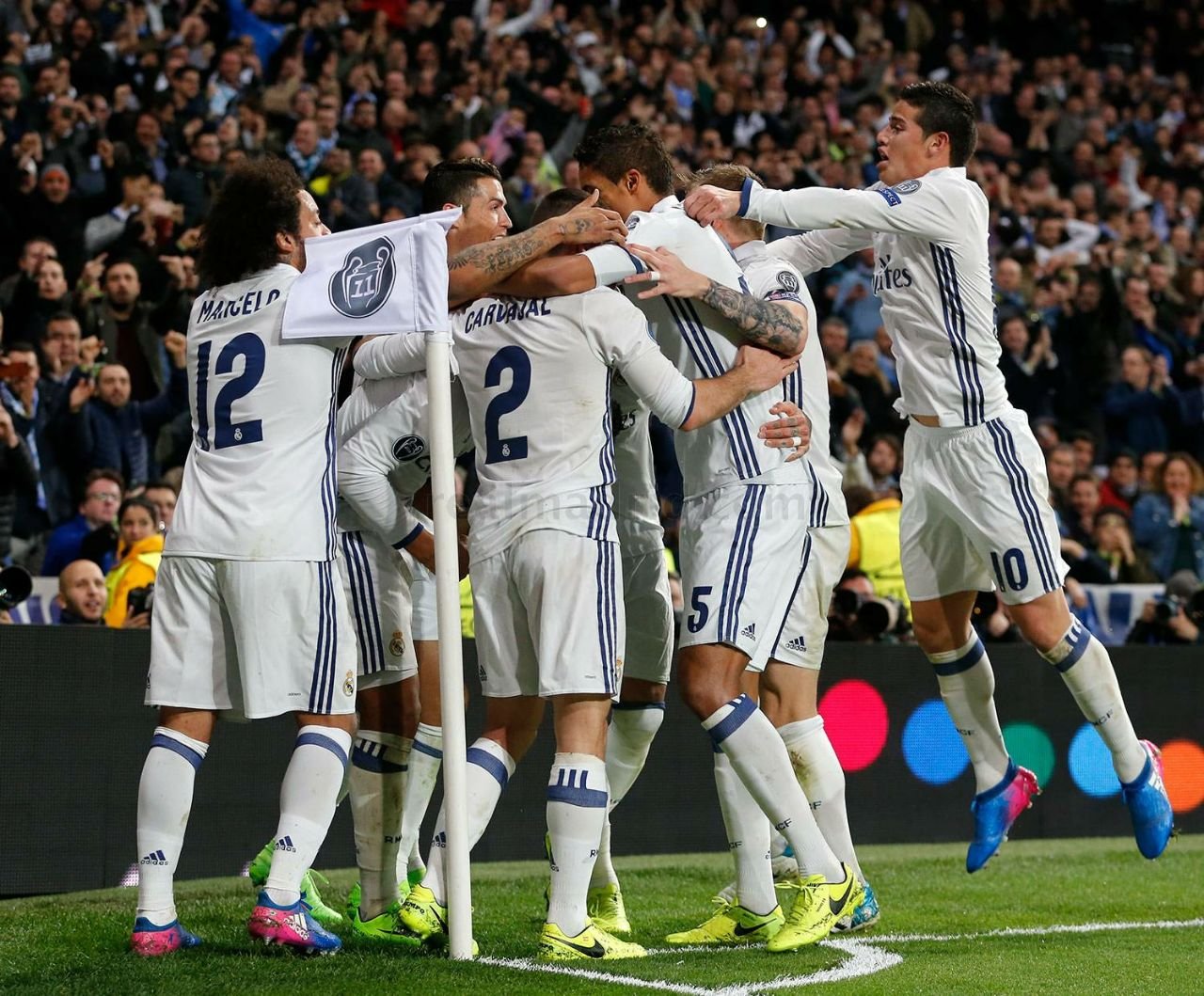 Real vence de virada e abre vantagem rumo às quartas de final